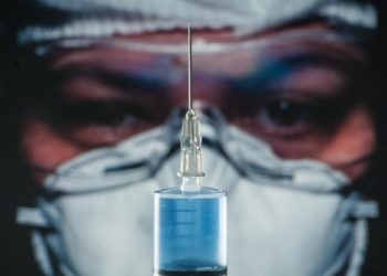 Pandemia: Mii de doze de vaccinuri COVID-19 contrafăcute în China și Africa de Sud, Rusia aşteaptă să atingă imunitatea de turmă, în Grecia lockdown-ul ar putea fi prelungit | VIDEO