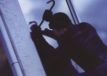 Jaf bancar la Florești: Hoții au furat un safeu cu lei, dolari și euro