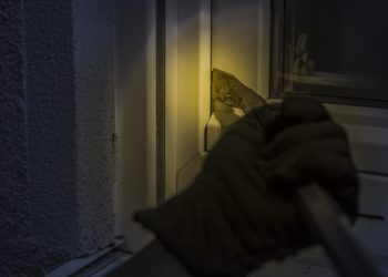 Jaf bancar ca în filme. Hoții au furat safeul cu sute de mii de lei | VIDEO