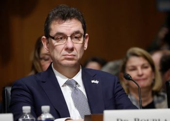 Глава Pfizer не смог попасть в Израиль из-за отсутствия прививки от COVID-19