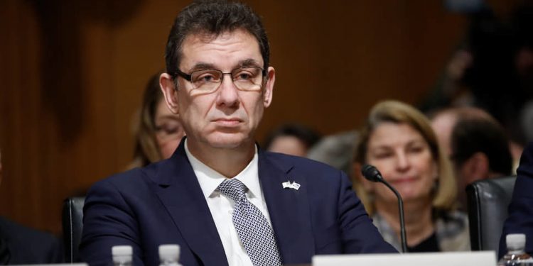 Глава Pfizer не смог попасть в Израиль из-за отсутствия прививки от COVID-19