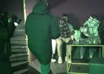 Sute de tineri au petrecut 8 Martie în cluburile din capitală. Cum au reacționat la venirea Poliției