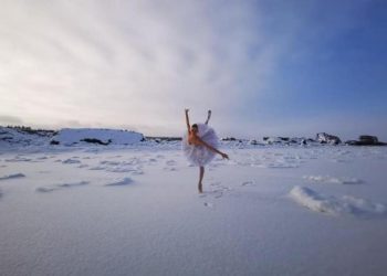 Protest pe notele lui Ceaikovski: O balerină rusă a dansat la -15 grade Celsius pe un lac înghețat | VIDEO