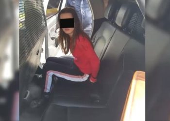 „Aruncă cuțitul jos!” O tânără ar fi vrut să se sinucidă din dragoste într-un cămin din Chișinău