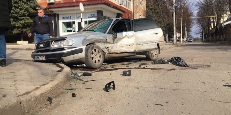 Accident grav la Bălți. O copilă s-a ales cu mai multe traume, iar șoferul vinovat a fugit de la locul accidentului