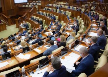 «Trebuie să pună capăt jocurilor de culise»: deputații din majoritatea parlamentară i-au cerut Maiei Sandu să desemneze candidatura propusă de cei 53 de parlamentari | VIDEO