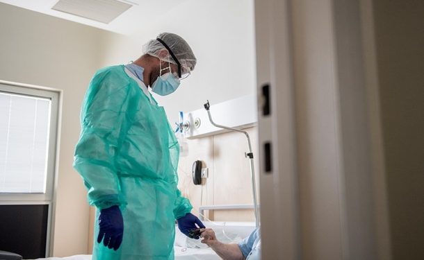 Вакцина AstraZeneca впервые вызвала смерть от анафилактического шока