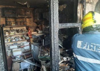 Incendiu puternic în cartierul Telecentru. O femeie de 74 de ani, salvată din flăcări