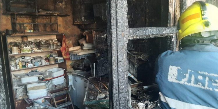 Incendiu puternic în cartierul Telecentru. O femeie de 74 de ani, salvată din flăcări