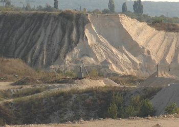 Datorii de milioane și abateri la capitolul securitatea muncii: Carierele de piatră din Orhei vizitate de parlamentari | VIDEO