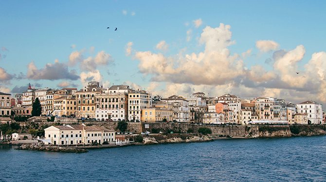 Греция объявила о полном открытии границ для всех туристов