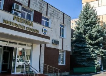 Pretorul sectorului Ciocana reținut de ofițerii CNA pentru 72 de ore. Este vizat într-un dosar de corupție | VIDEO