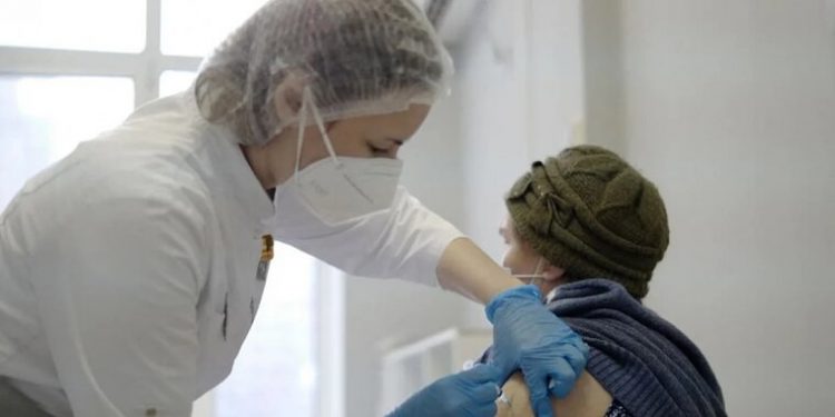 Ученые разоблачили мифы о вакцинах против COVID-19