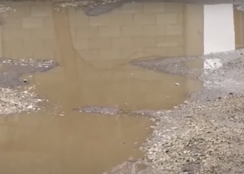 Gropi, noroi și bani cheltuiți aiurea — drumurile din Bălți deteriorate și distruse. Pietonii și șoferii nu încetează să se plângă | VIDEO