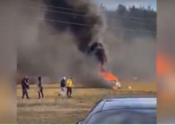 În goană după like-uri: Pentru a deveni renumit, încă un tânăr din Moldova a dat foc mașinii sale | VIDEO