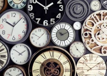 Mai mulți europarlamentari cer renunţarea cât mai rapidă la ora de vară