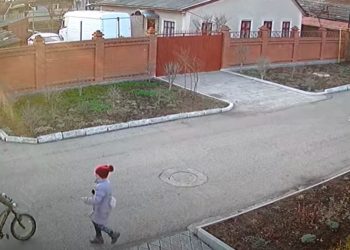 Caz cutremurător într-o familie din stânga Nistrului: Un necunoscut a încercat să răpească doi copii, în plină zi | VIDEO