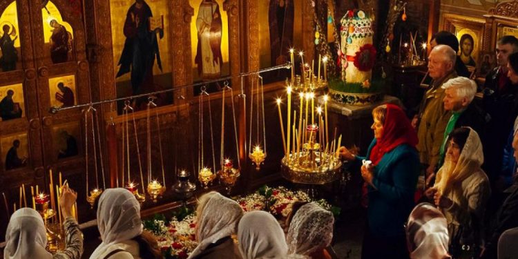 Avem, zilnic, explozii de infectări, iar CNESP au decis să permită, în continuare, oficierea slujbelor religioase | VIDEO