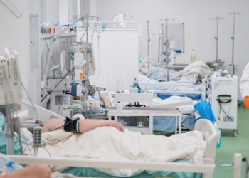 COVID-19: Încă 1621 de cazuri noi și 32 de decese, printre care și un medic | VIDEO