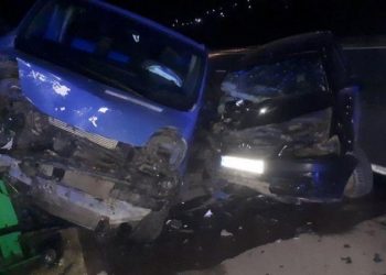 Accident la Hîncești: Două automobile s-au tamponat la intrarea într-o stație PECO