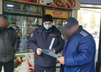 Mai mulți angajați ai poliției au efectuat descinderi în unități de comerț, cluburi de noapte și cafenele. Încălcările depistate