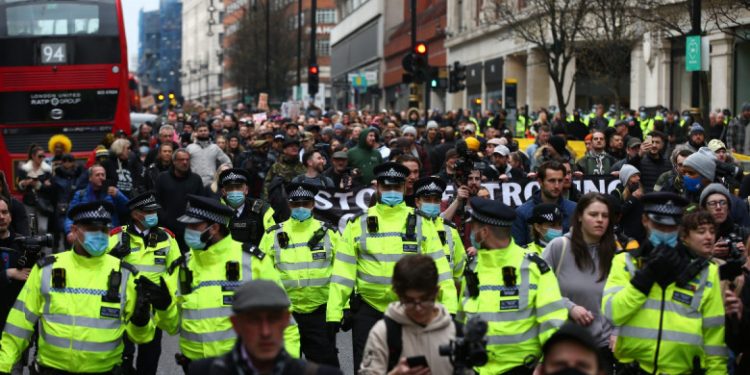 Mii de oameni au protestat sâmbătă împotriva restricțiilor anti-Covid în mai multe state europene | FOTO