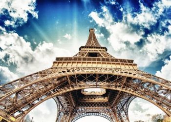 Франции предсказали инфернальный месяц