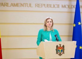 Ruxanda Glavan: Cerem imunizarea de urgență a angajaților din educație