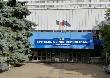 O asistentă medicală din prima linie în lupta cu COVID-19, răpusă de noul coronavirus
