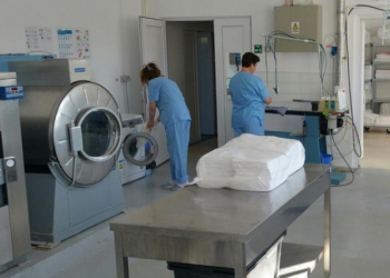 O femeie din Capitală și-a recuperat banii pentru geaca ruptă la o spălătorie chimică