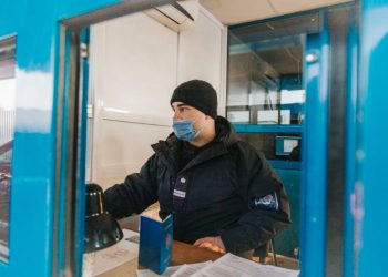 75 de teste COVID-19 cu semne de falsificare, depistate de vameși. Ce pedeapsă riscă persoanele documentate