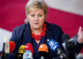 Premierul Norvegiei și-a cerut scuze pentru că a încălcat regulile din pandemie la propria zi de naștere