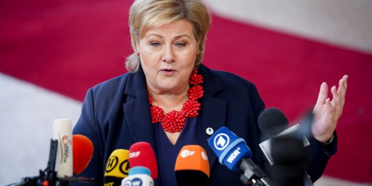 Premierul Norvegiei și-a cerut scuze pentru că a încălcat regulile din pandemie la propria zi de naștere