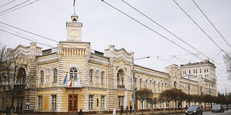 Câștig de cauză pentru Primăria Chișinău, după 3 ani de judecată: Moldtelecom, obligat să achite 3,5 milioane lei