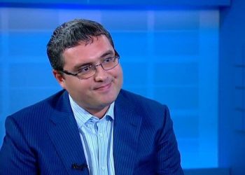 Cadou neobișnuit: Primarul de Bălți a primit o pereche de cizme murdare