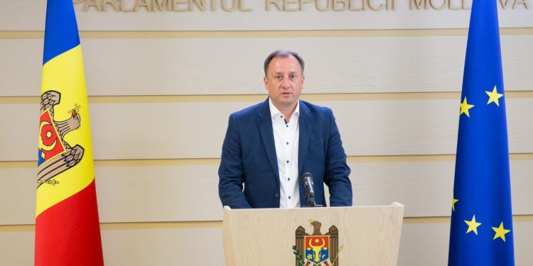 Avocați: Dosarul lui Denis Ulanov este pur politic, iar drepturile sale sunt grav încălcate