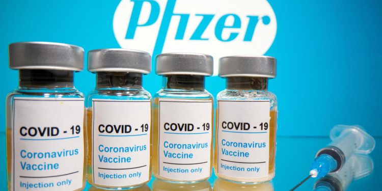 Не вакцинирован от COVID-19: глава Pfizer не попал в Израиль