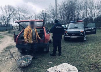 Polițiștii de frontieră au depistat un conațional care a pescuit ilegal circa 40 kg de pește în apele de frontieră | VIDEO