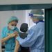 Prima zi a campaniei naționale: 751 de medici și asistenți medicali au fost vaccinați. Cum ei se simt? | VIDEO