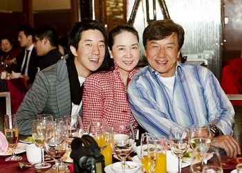 Jackie Chan are o avere de 370 de milioane de dolari dar vrea sa o doneze