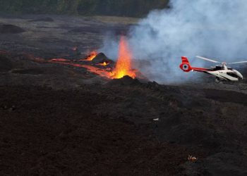 Два молодых человека отправились к подножью действующего вулкана и погибли