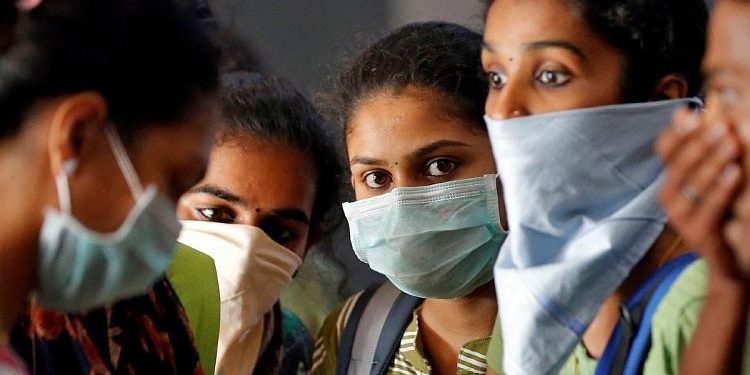 В Индии из жителей призвали носить защитные маски даже дома