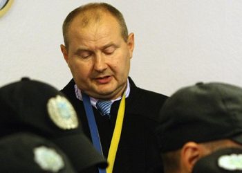 Экс-замглавы СБУ: Из Чауса на территории ГУР выбивают показания на Порошенко