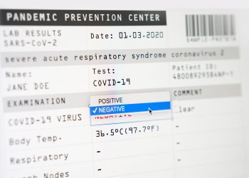 Бизнес на COVID-тестах: Полиция задержала трех мужчин, которые подделывали документы | VIDEO