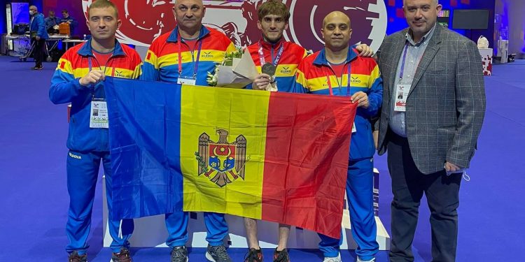 Тяжелоатлет из Молдовы Даниел Лунгу завоевал золотую медаль на чемпионате Европы в Москве
