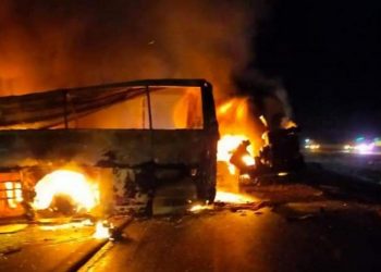 Подробности аварии в Египте: Автобус и бензовоз вспыхнули, как спички. Минимум 22 человека погибли | VIDEO