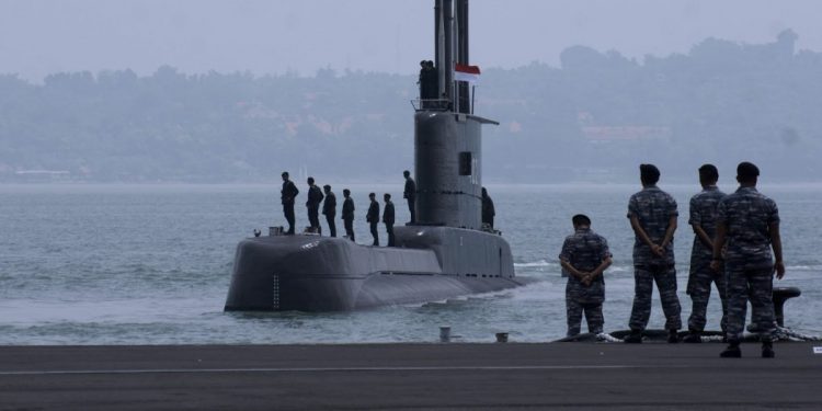 Пропавшая у Индонезии подлодка: в поисках участвует 21 судно