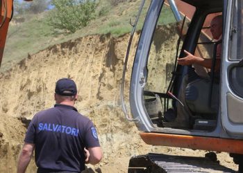 IGSU avertizează: Săparea șanțurilor în digurile de pe malul râurilor poate duce la consecințe tragice