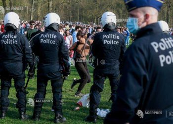 Aproape 30 de polițiști, răniți în timpul unor manifestații ilegale, la Bruxelles | VIDEO
