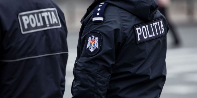 Doi bărbați din Hâncești, cercetați penal pentru huliganism. Au intrat în conflict cu polițiștii și au opus rezistenţă | VIDEO
